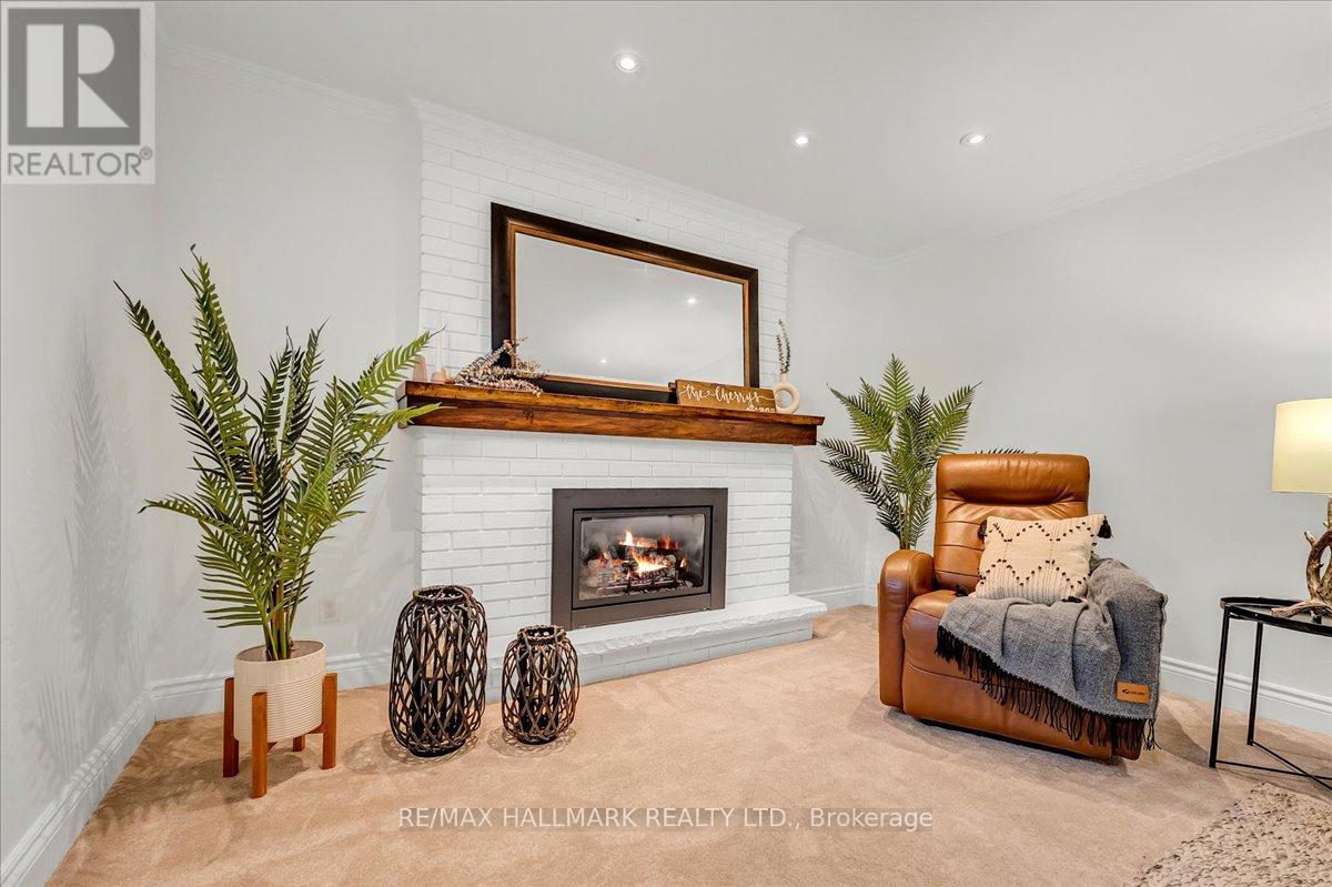 370 DUNLOP CRESCENT - 34