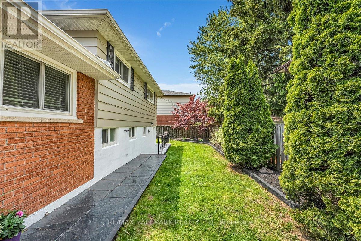 370 DUNLOP CRESCENT - 39