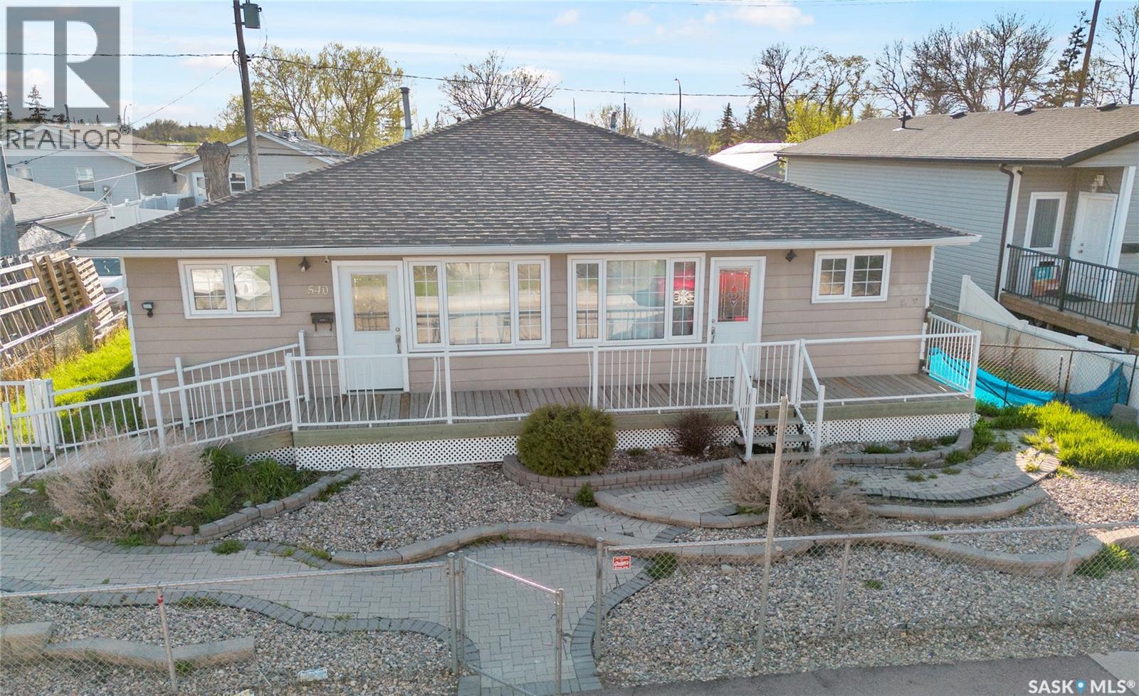 540 Wascana STREET - 2