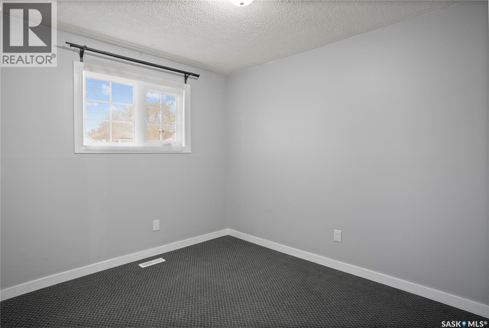 540 Wascana STREET - 27
