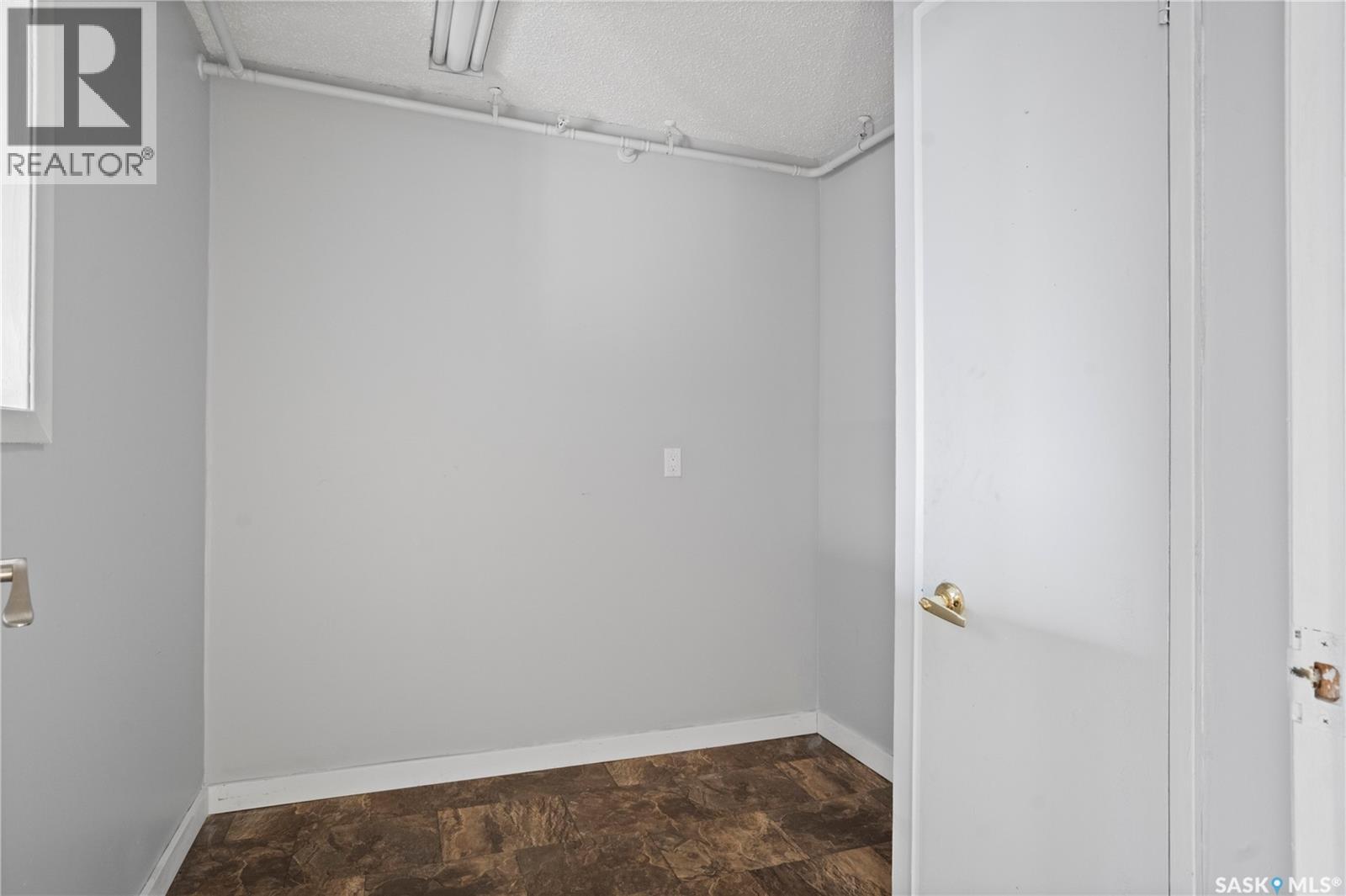 540 Wascana STREET - 34