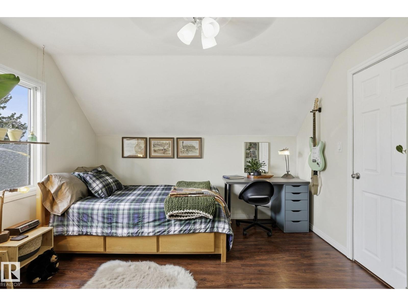 4 Langley Dr - 21
