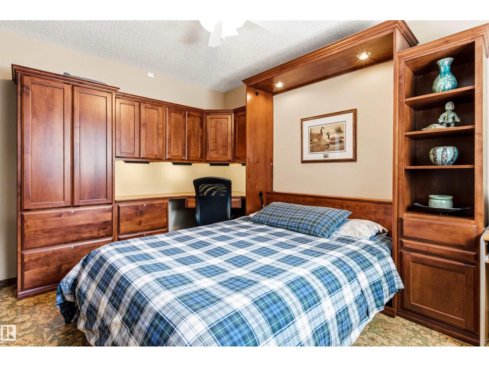7 WESTVIEW PL - 24