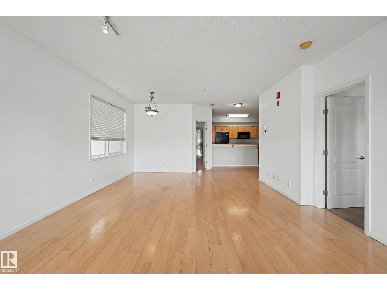 #111 11039 83 AV NW - 17
