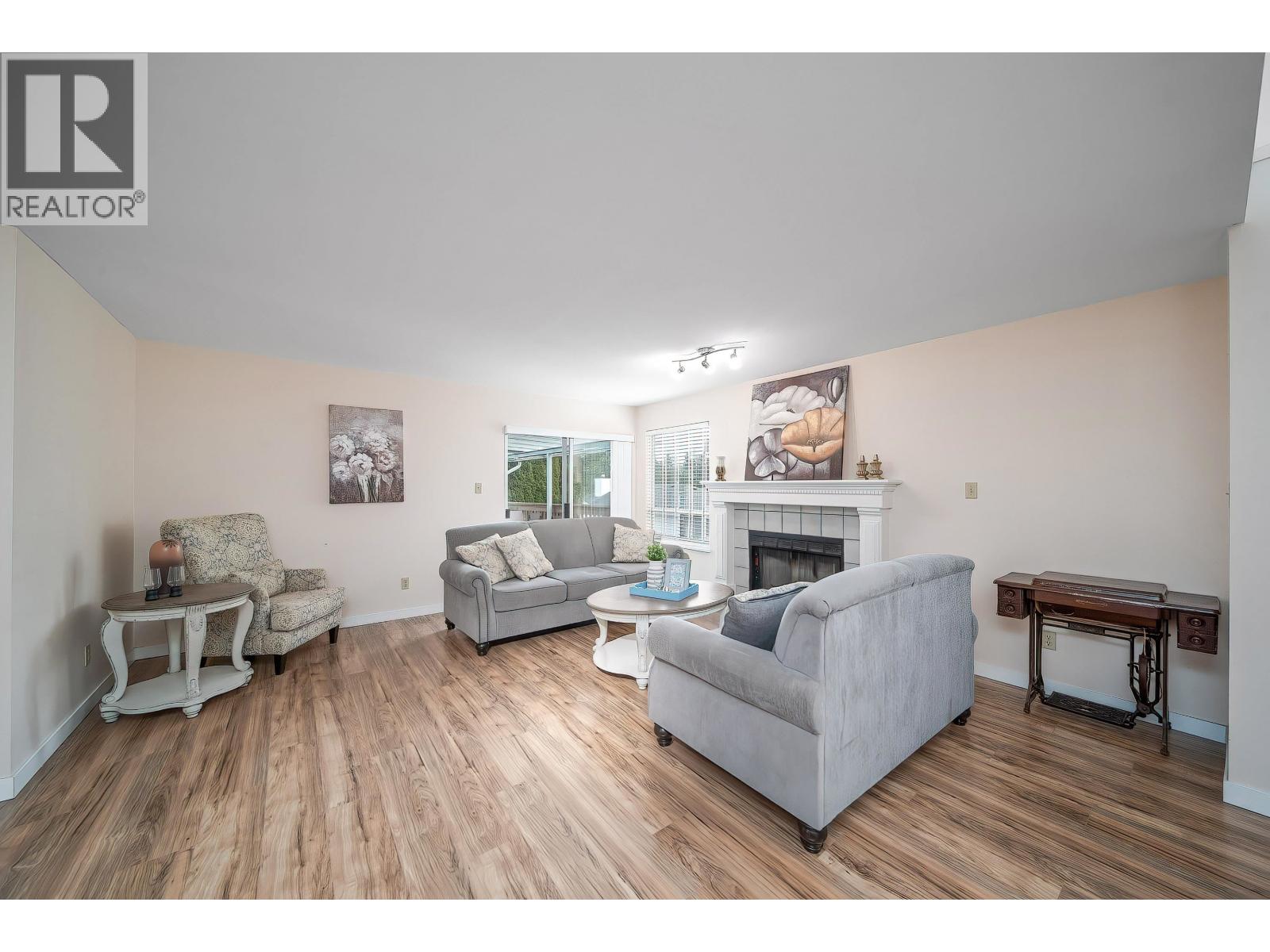 1269 MICHIGAN DRIVE — photo 3