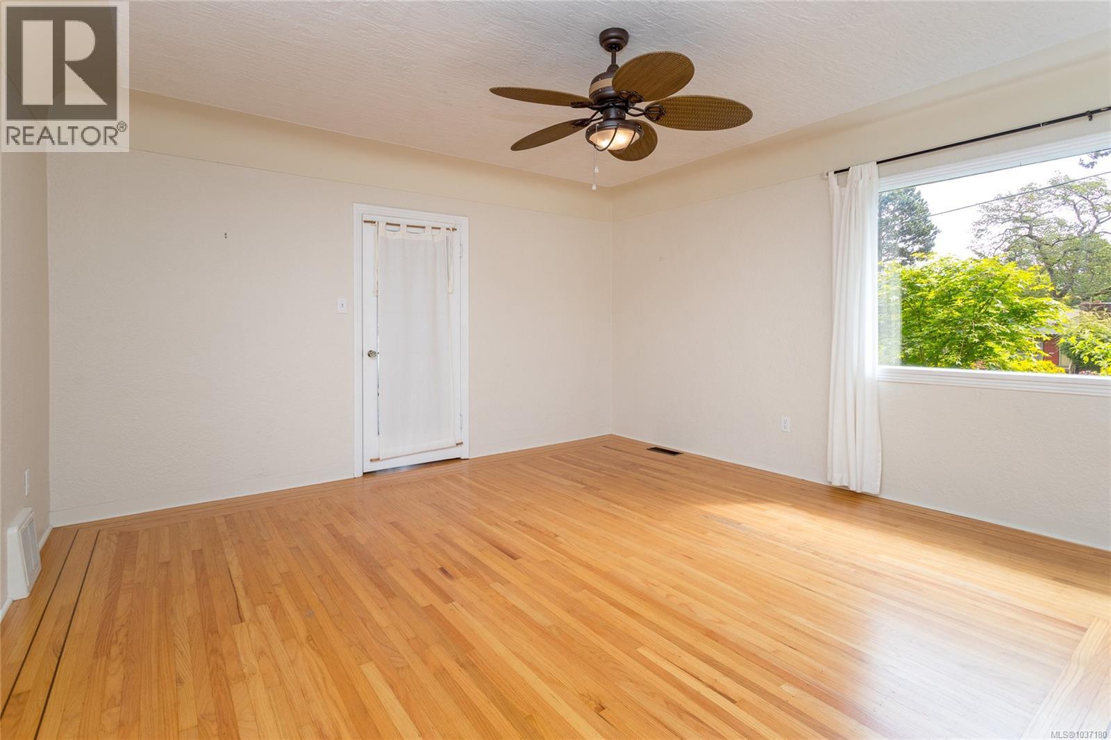 #1 752 Lampson St - 7