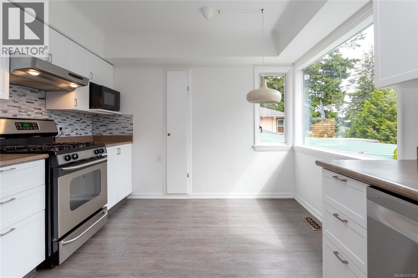 #1 752 Lampson St - 11