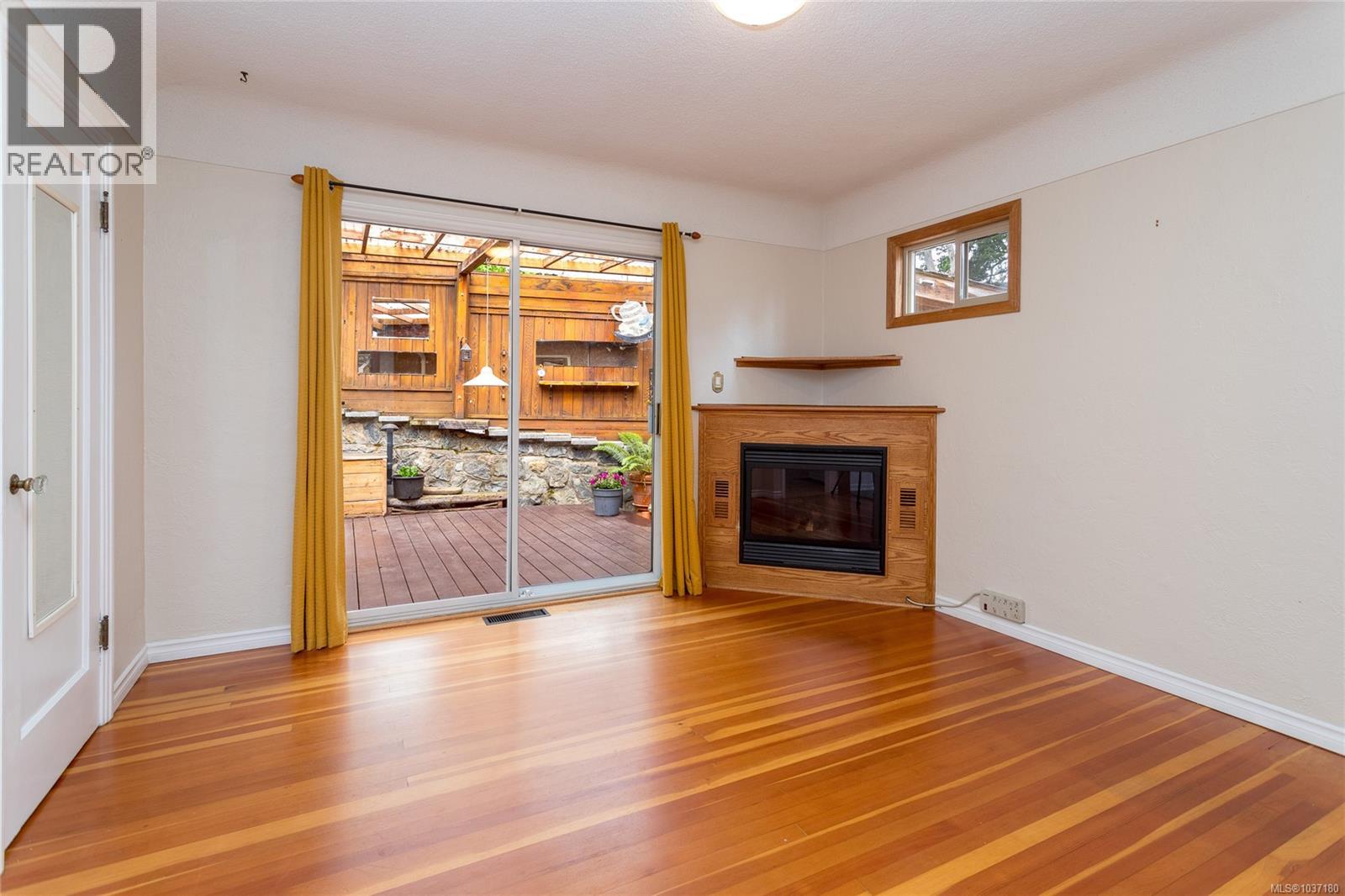 #1 752 Lampson St - 18