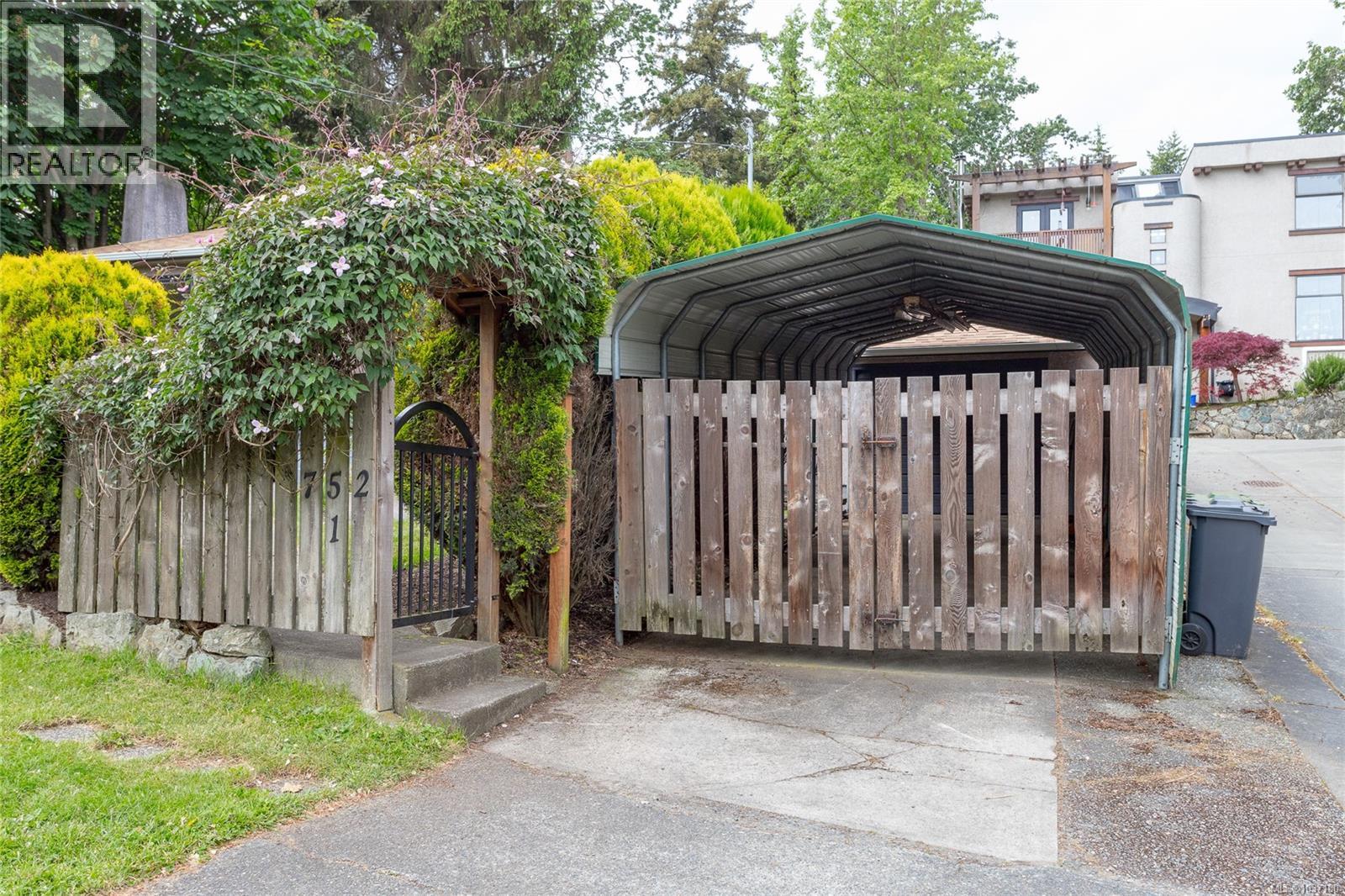 #1 752 Lampson St - 2