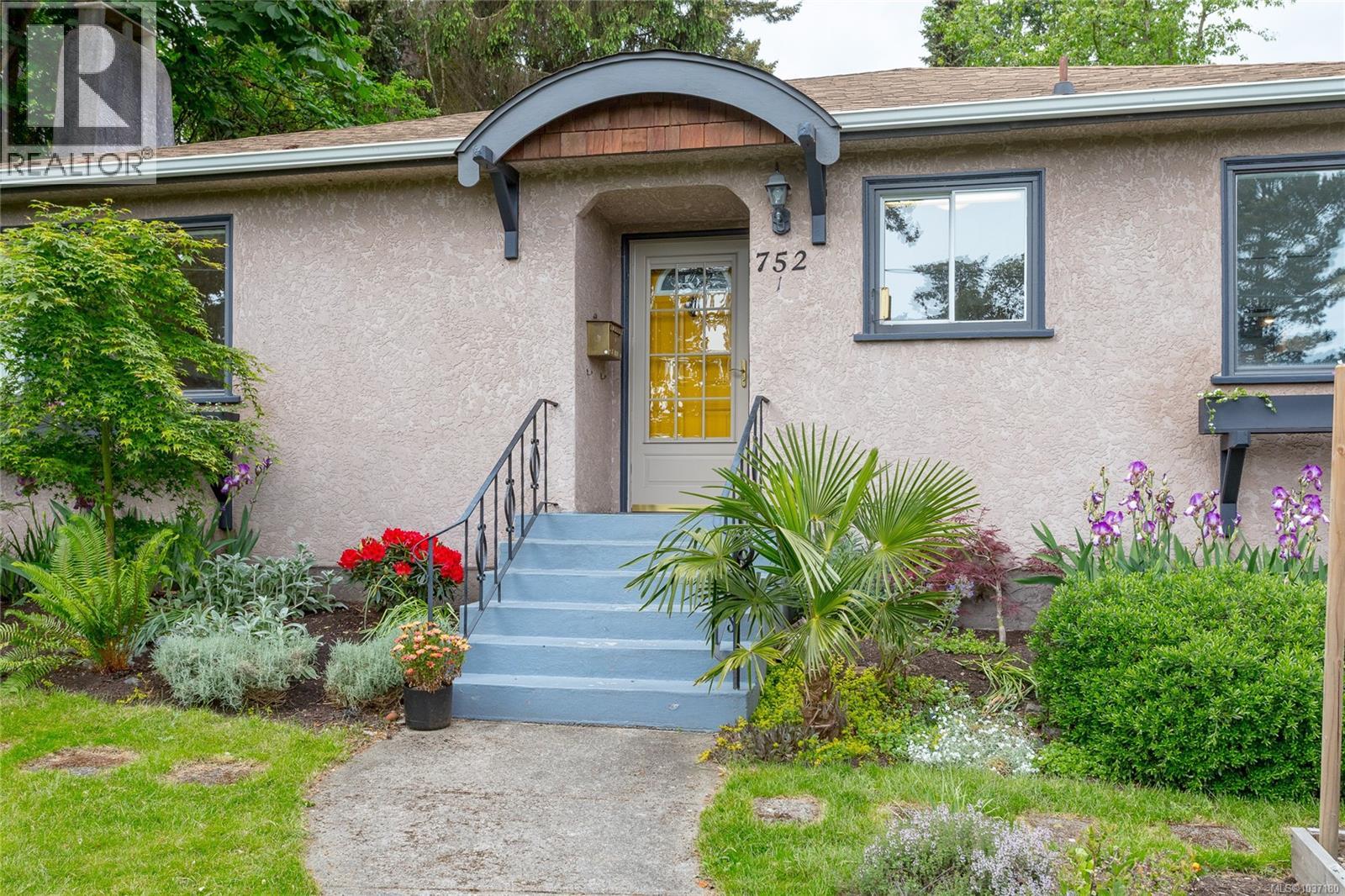 #1 752 Lampson St - 4
