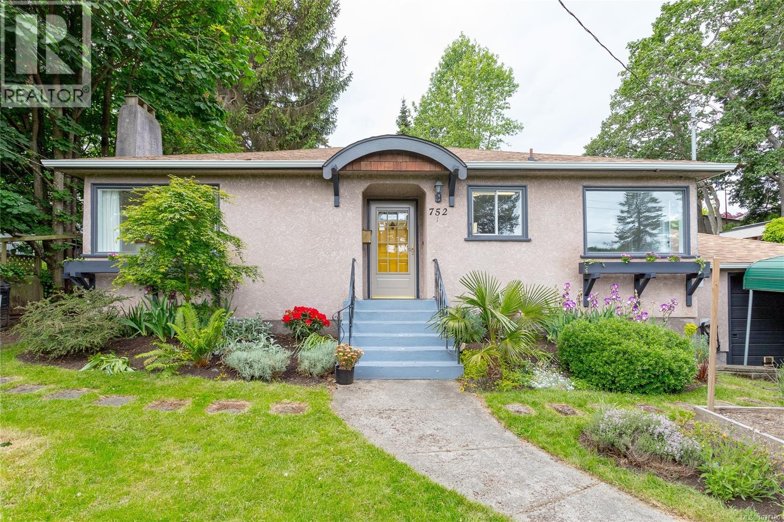 #1 752 Lampson St - Image 3