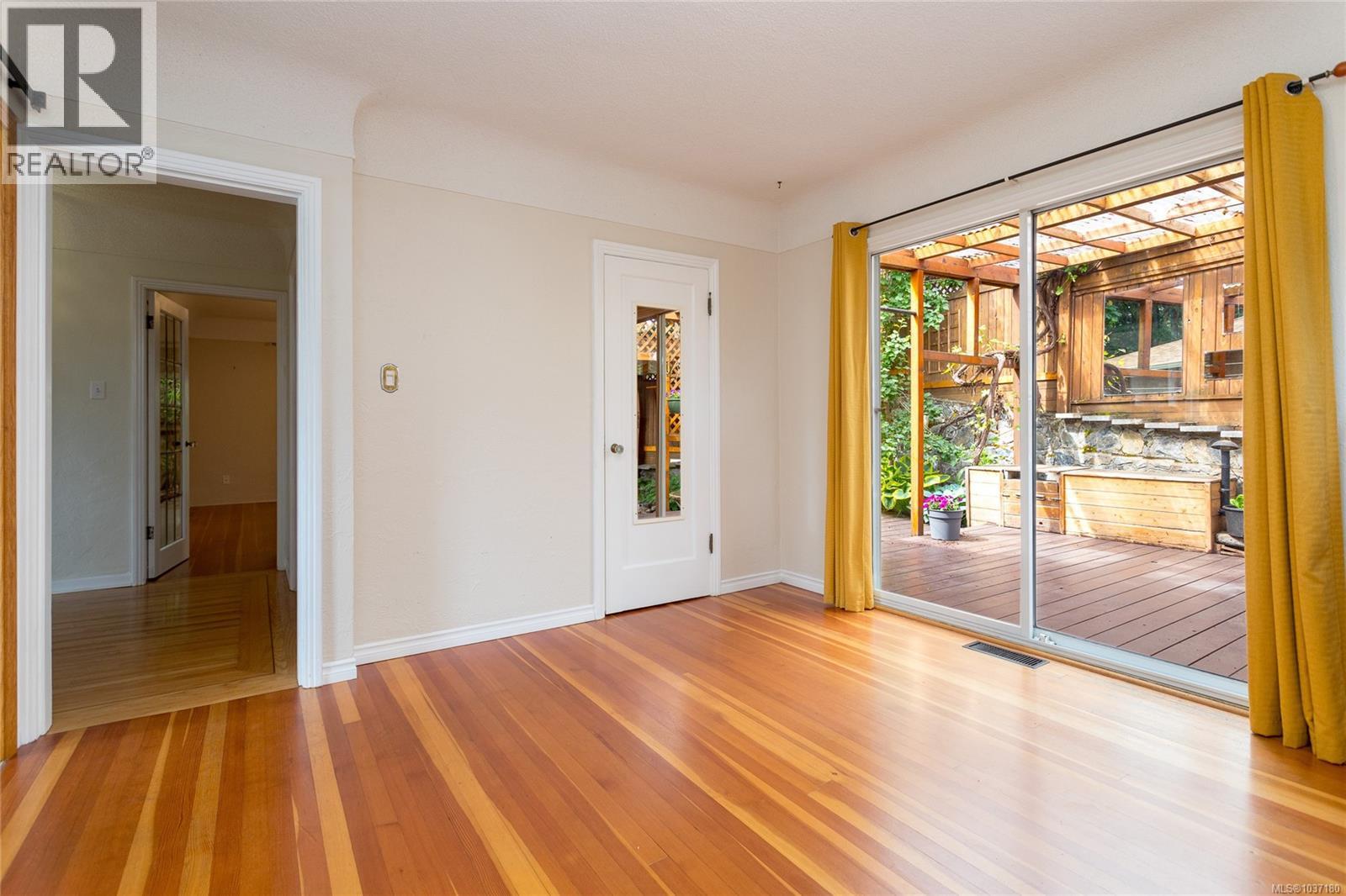 #1 752 Lampson St - 19