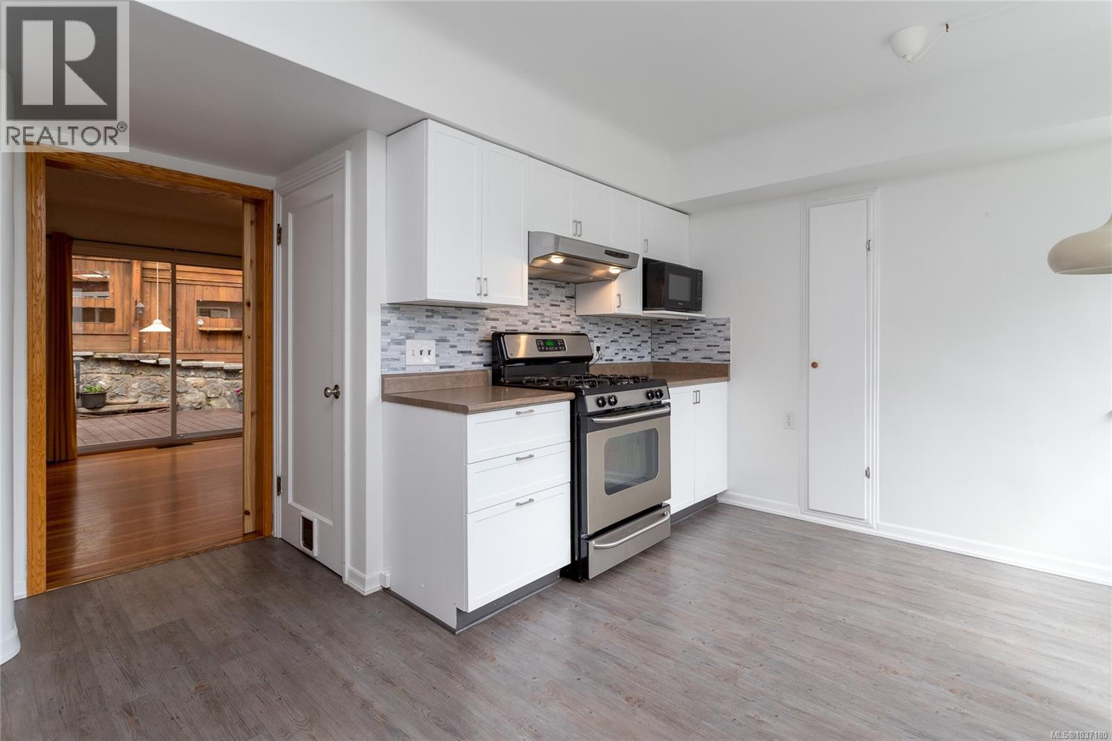 #1 752 Lampson St - 15