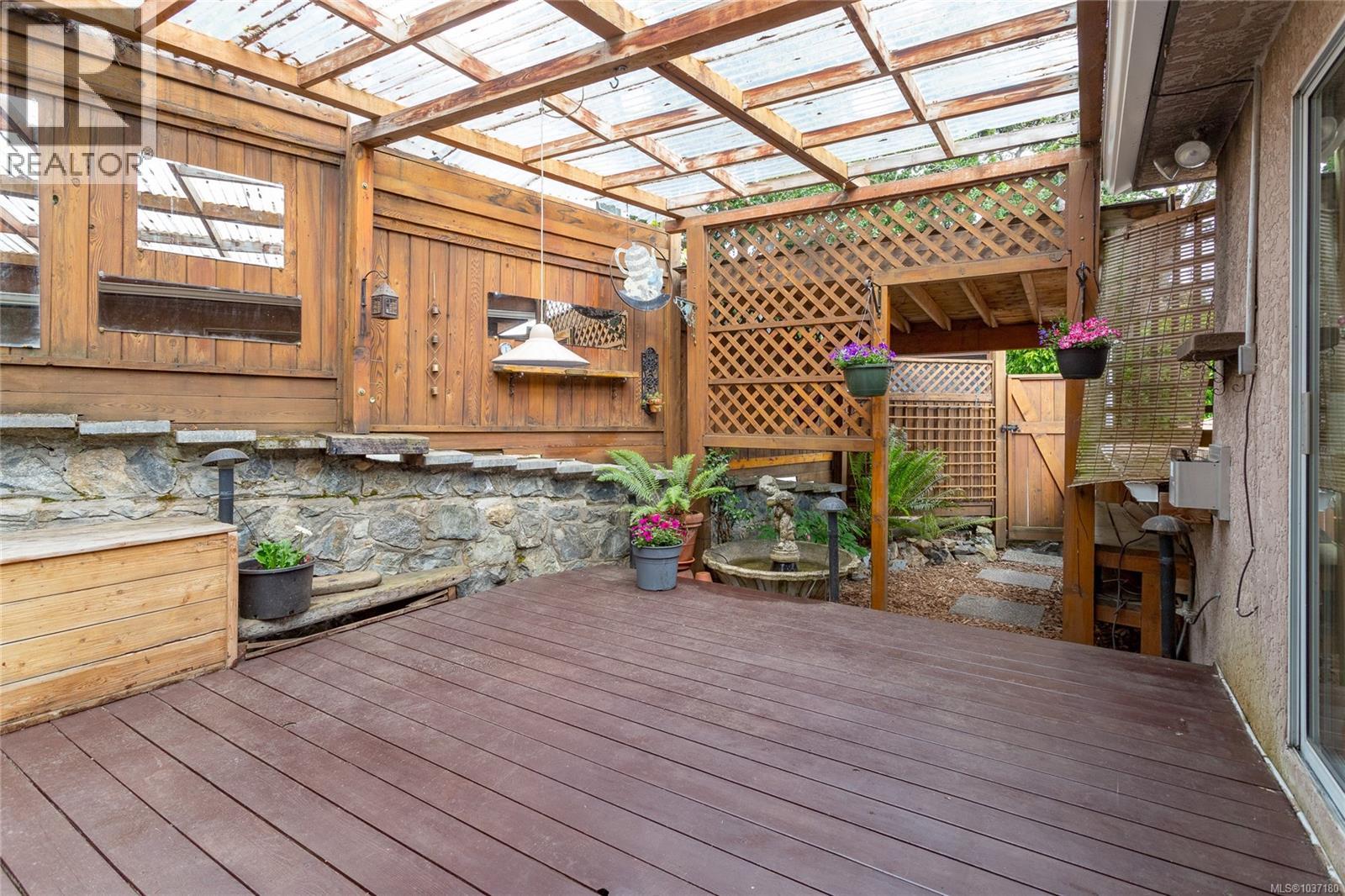 #1 752 Lampson St - 33