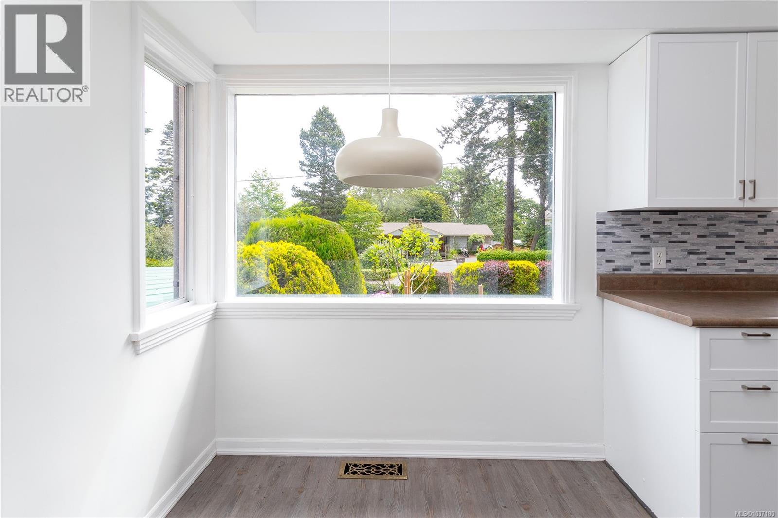 #1 752 Lampson St - 12