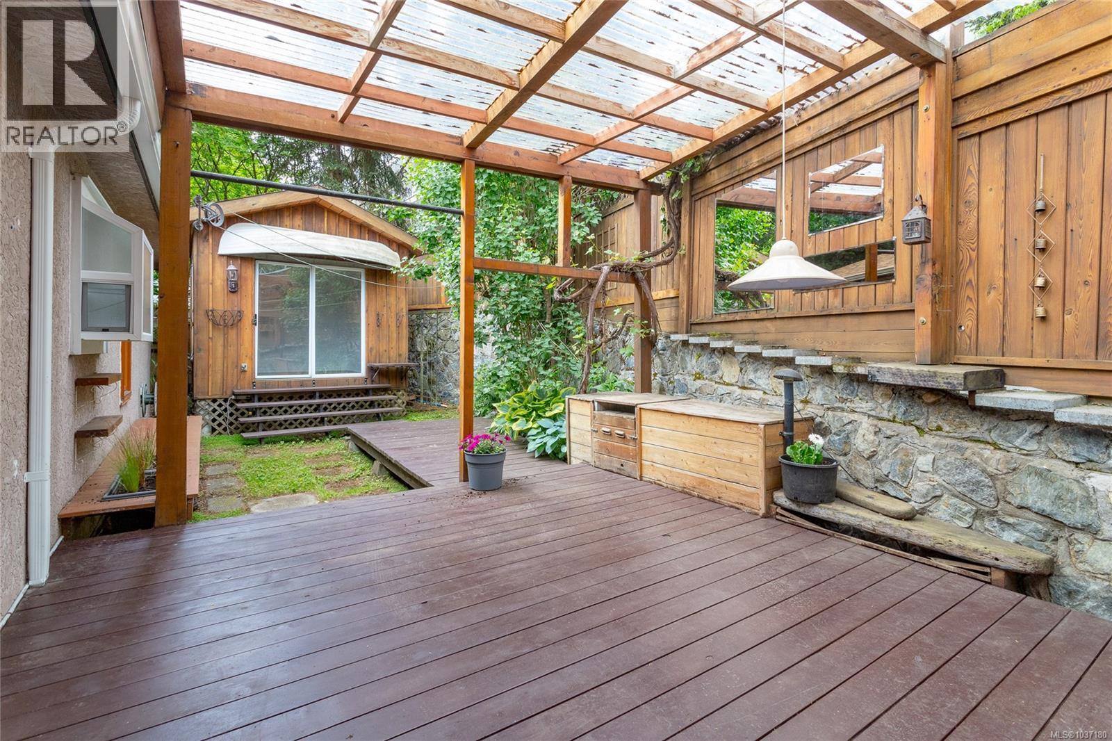 #1 752 Lampson St - 35