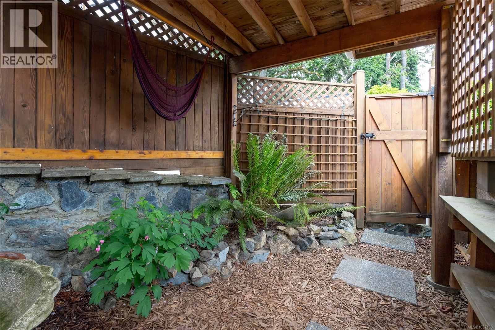 #1 752 Lampson St - 37