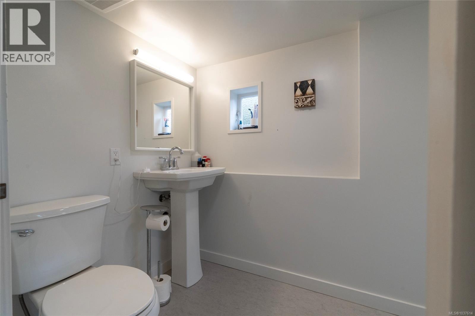 2741 Dufferin Ave - 20