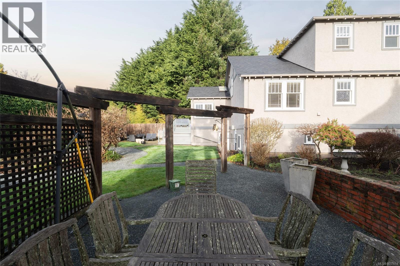  2741 Dufferin Avenue, Oak Bay