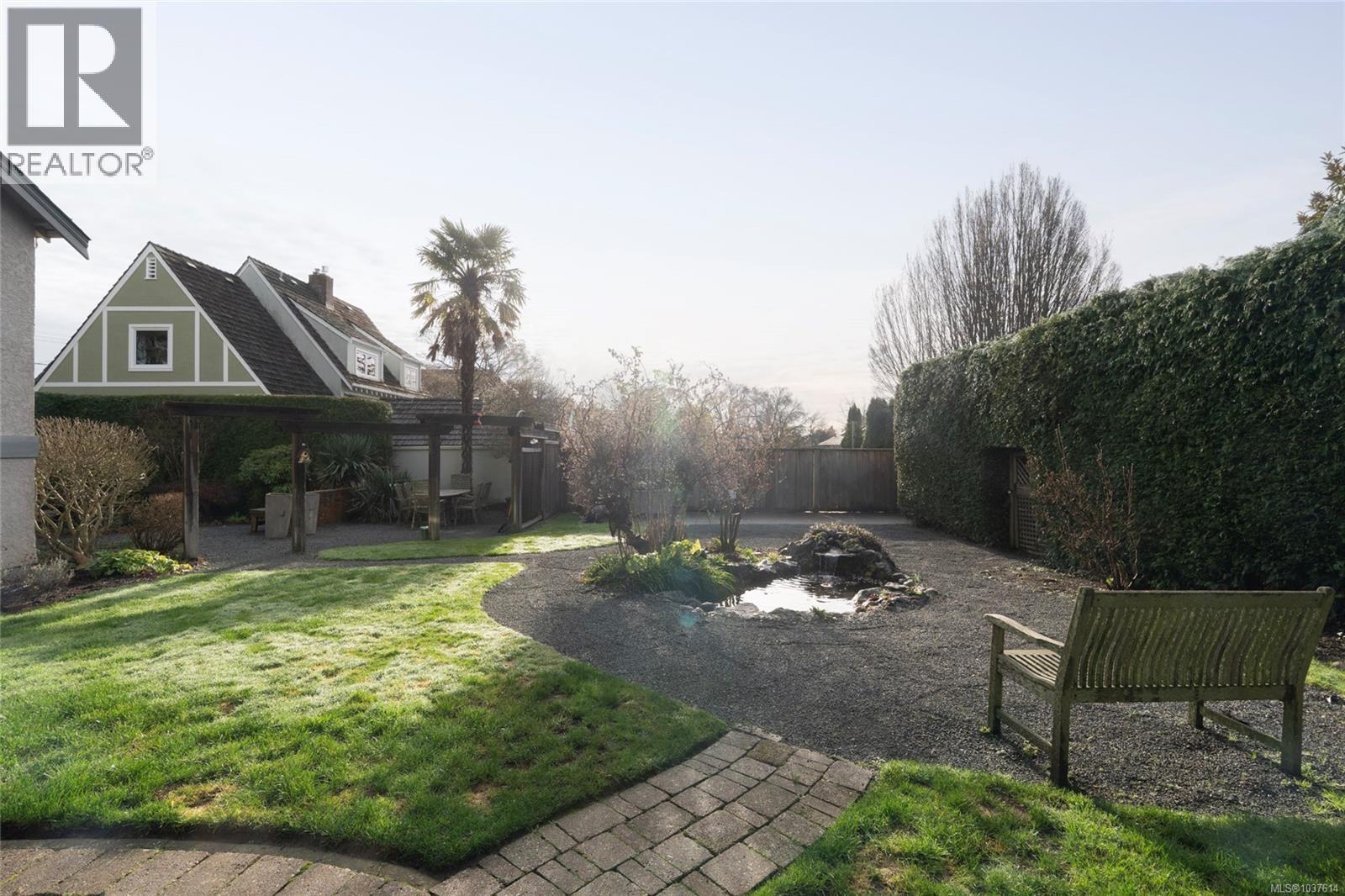  2741 Dufferin Avenue, Oak Bay