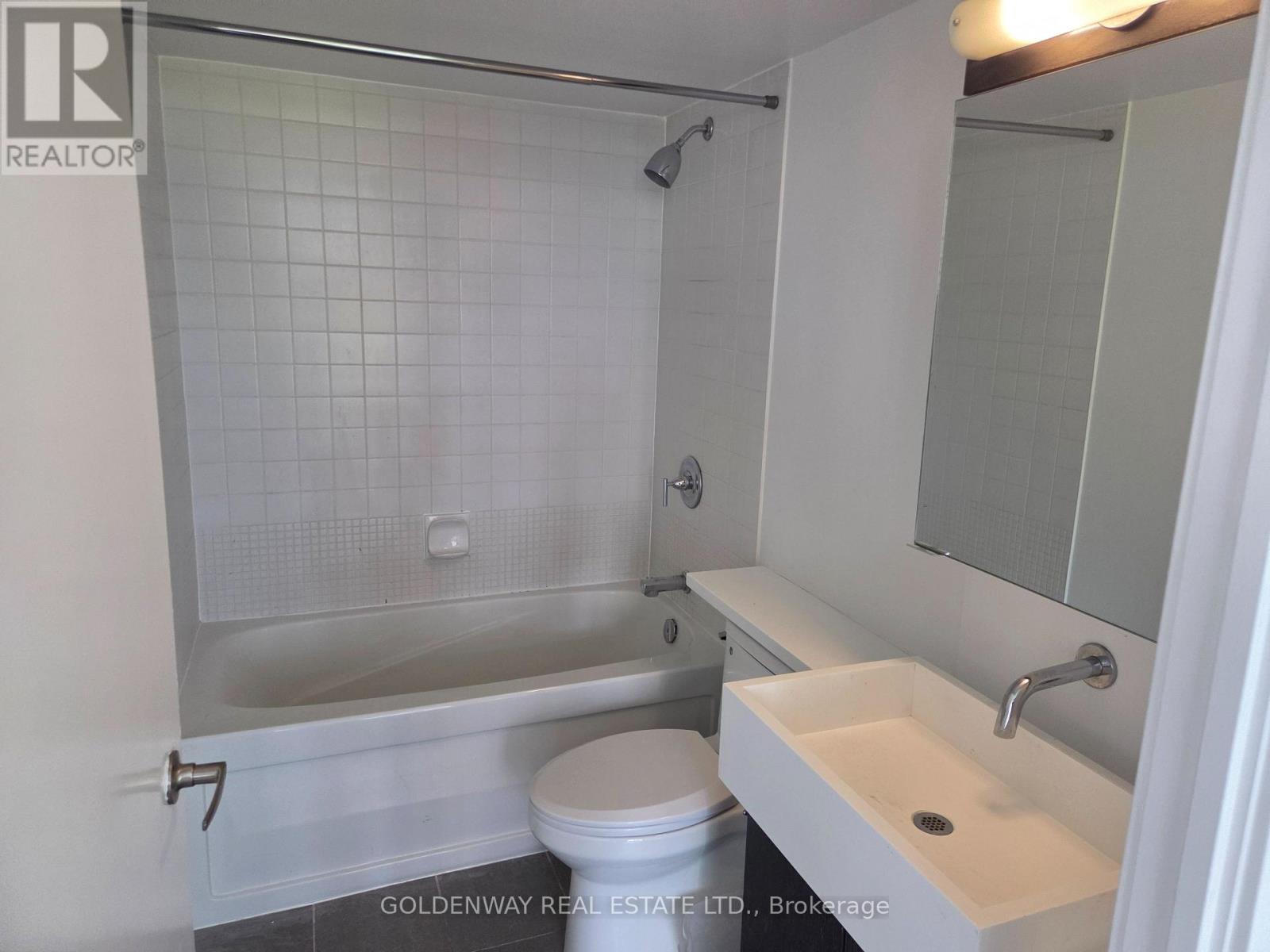 #617 15 BRUNEL COURT - 10