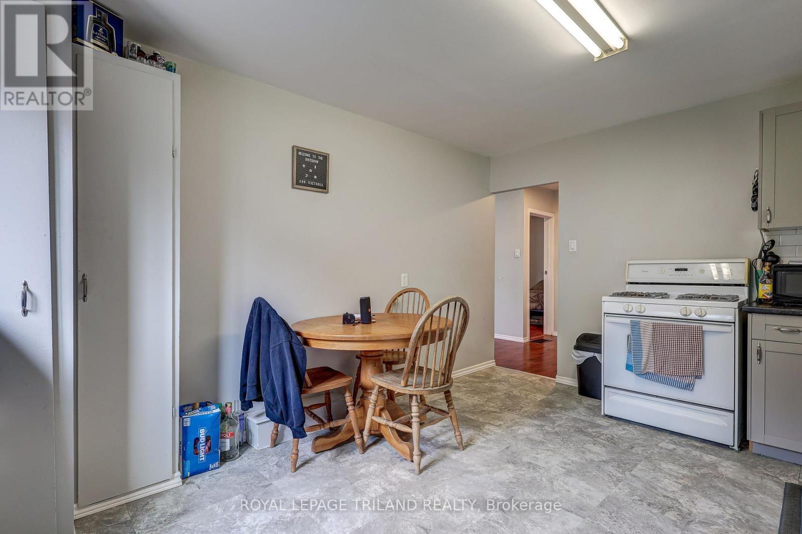 249 VICTORIA STREET - 13