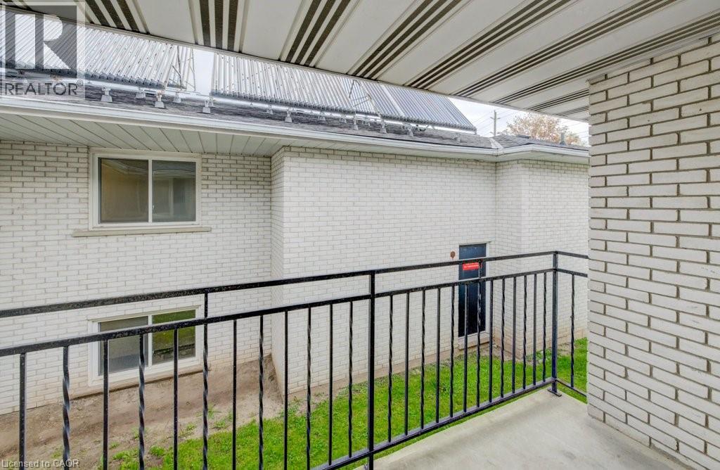 8 AMOS Avenue Unit# 6, Waterloo, Ontario, N2L2W7 — Photo 11