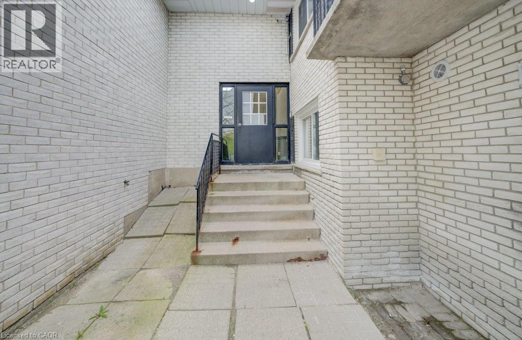 8 AMOS Avenue Unit# 6, Waterloo, Ontario, N2L2W7 — Photo 4