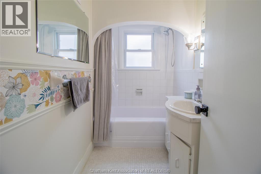 135 Alexandra AVENUE - 18