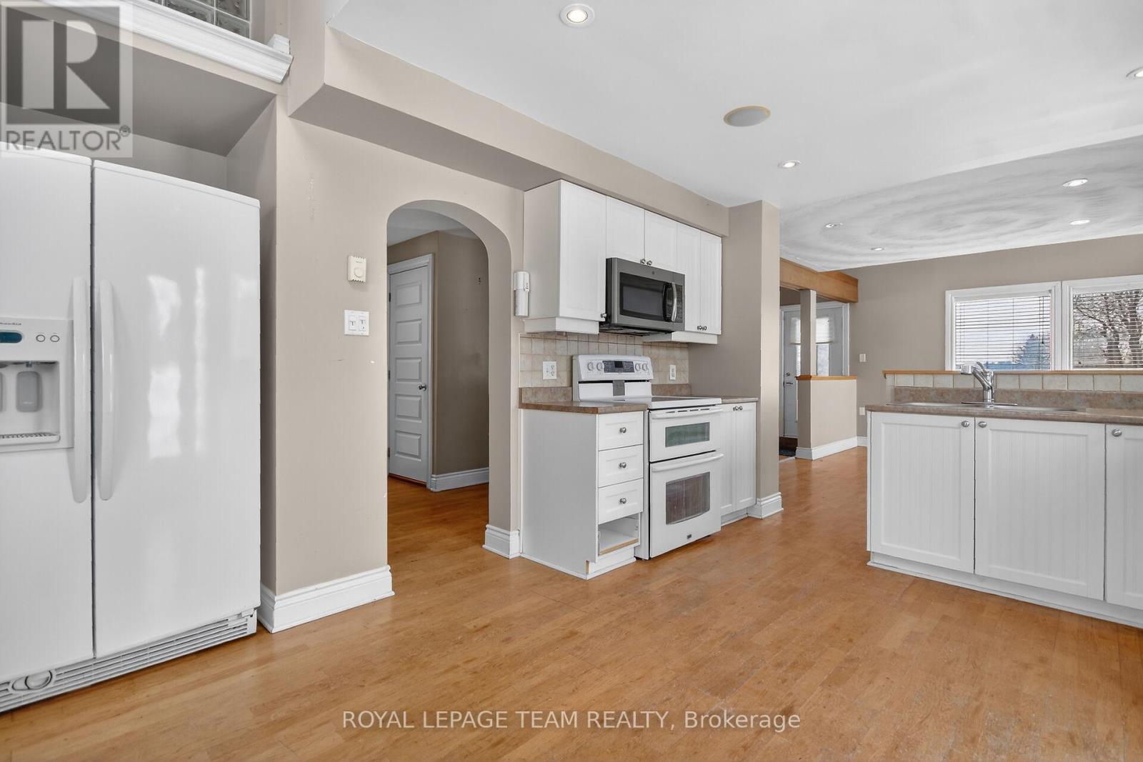 5965 RIDEAU VALLEY DRIVE N - 5