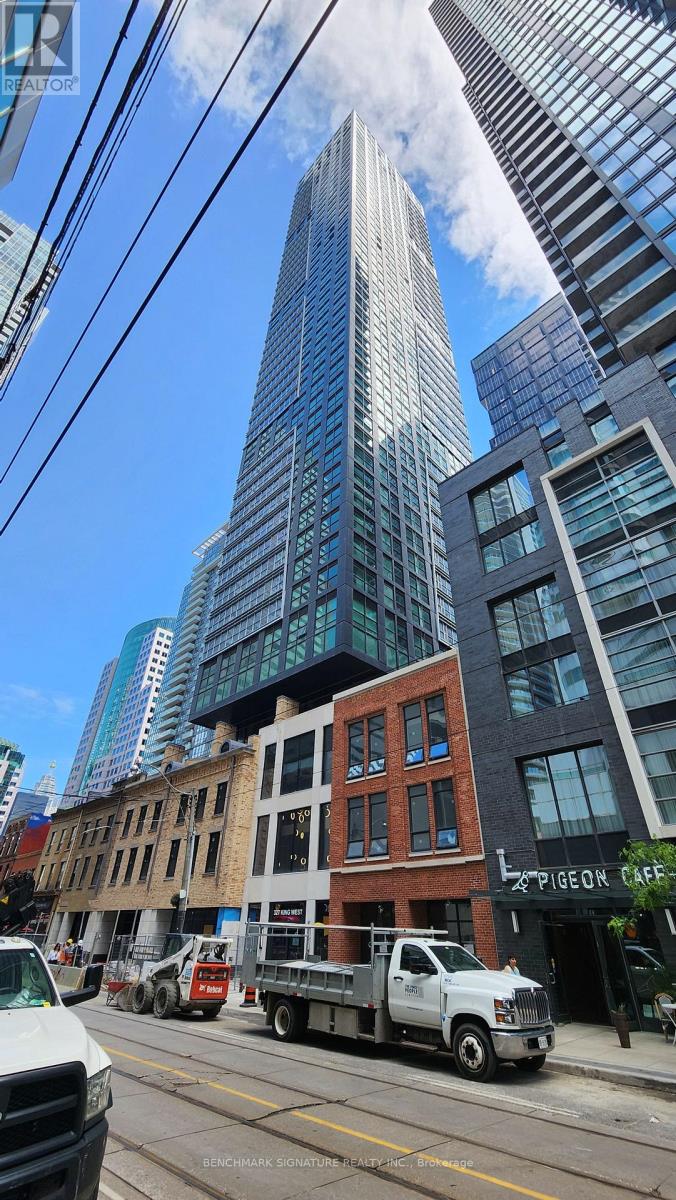 Listing photo of 1506 - 327 KING STREET W
