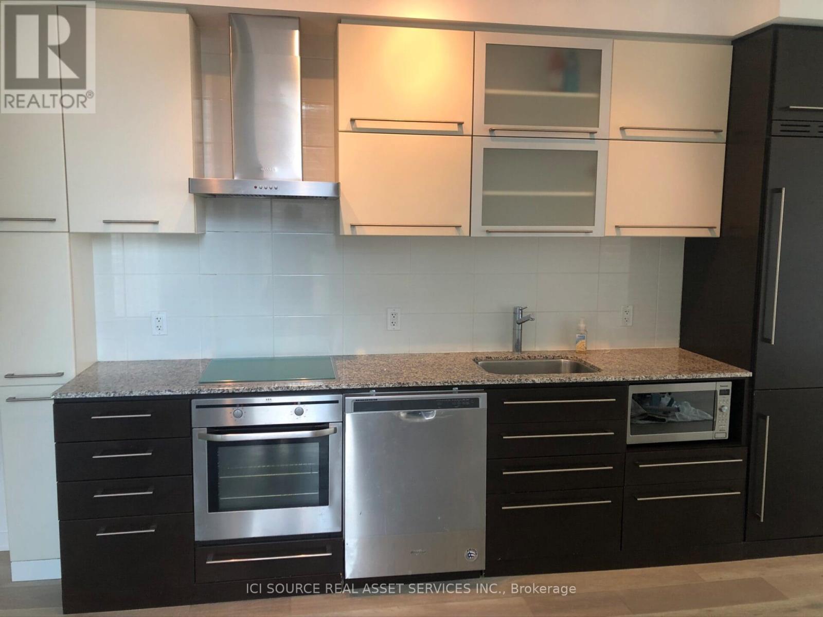Listing photo of 2306 - 770 BAY STREET