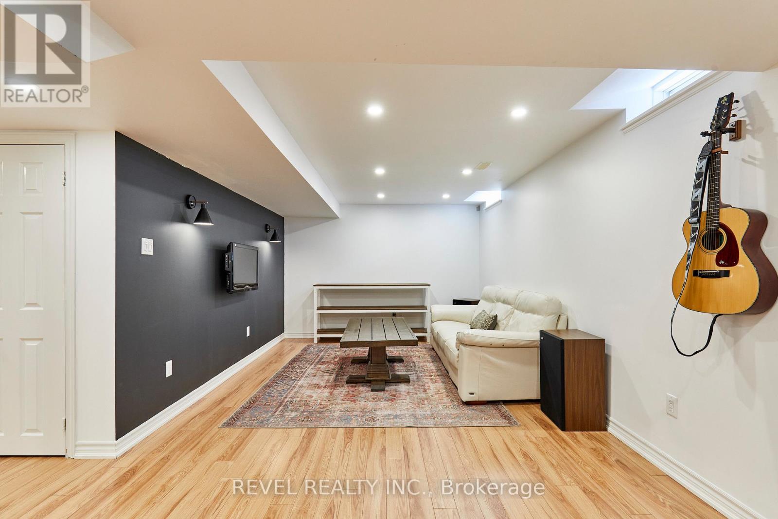 21 PARISH AVENUE - 25