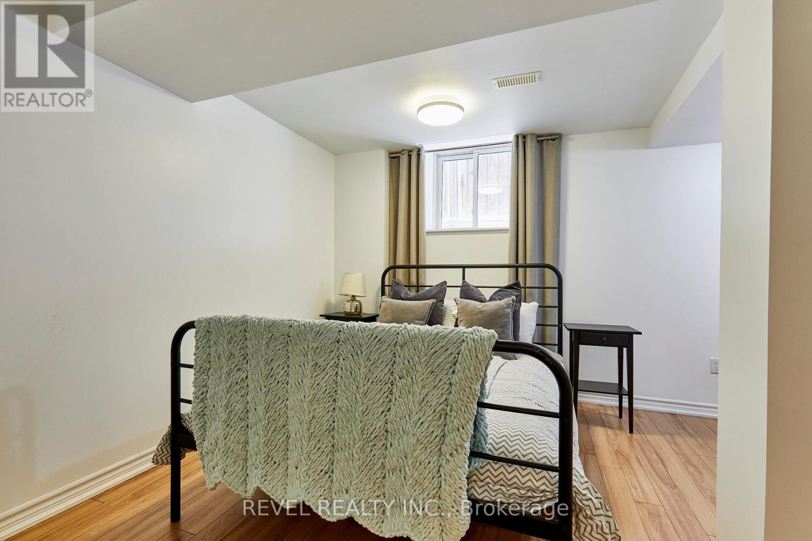 21 PARISH AVENUE - 26