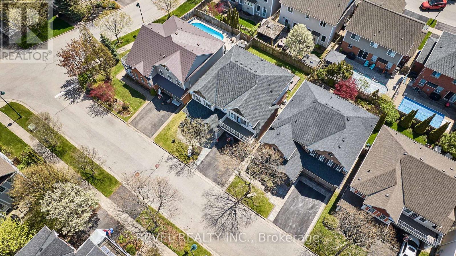 21 PARISH AVENUE - 32