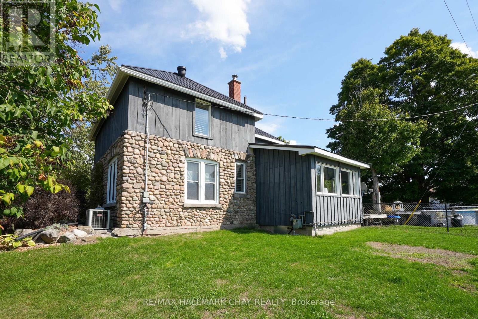 2473 RONALD ROAD - 3