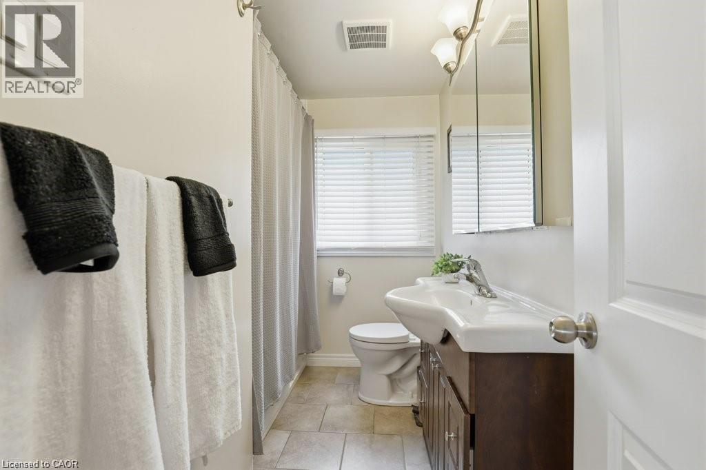 81 NORTH PARK Crescent, Woodstock, Ontario, N4S7M1 — Photo 8