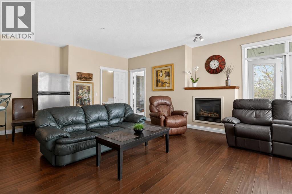 #7305 14 Hemlock Crescent SW - 22