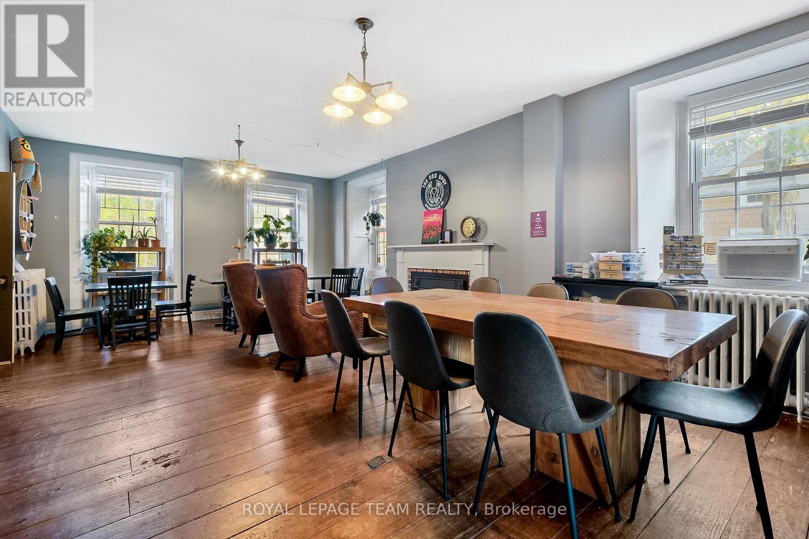 6 SPENCER STREET S - 24