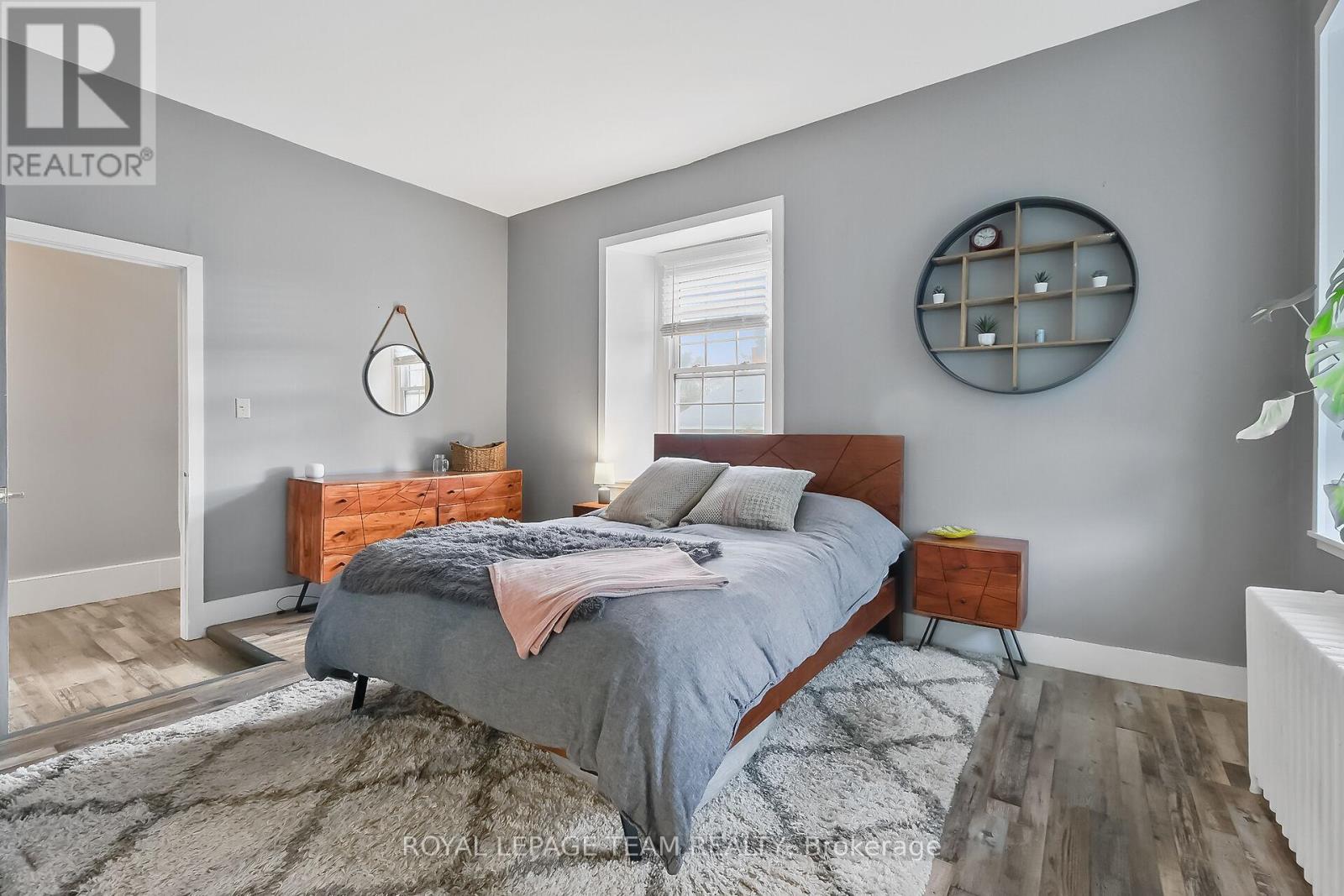 6 SPENCER STREET S - 33