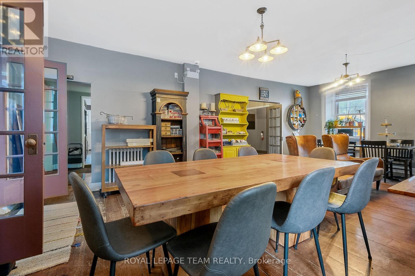 6 SPENCER STREET S - 25