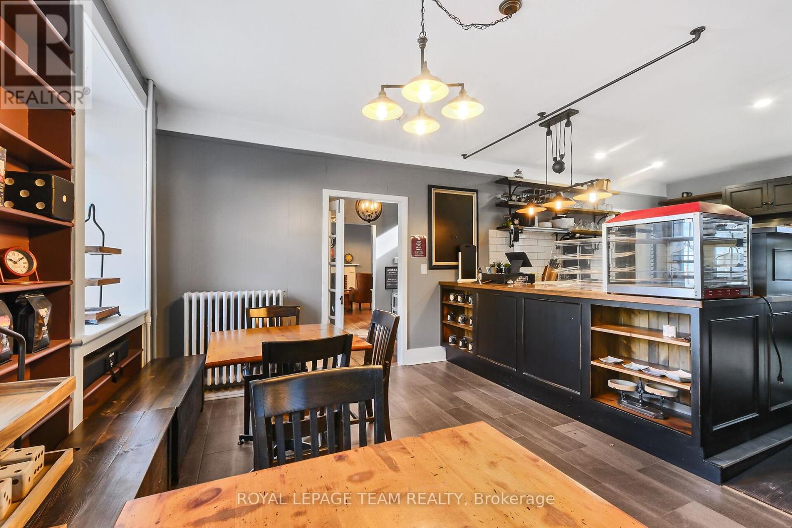 6 SPENCER STREET S - 9