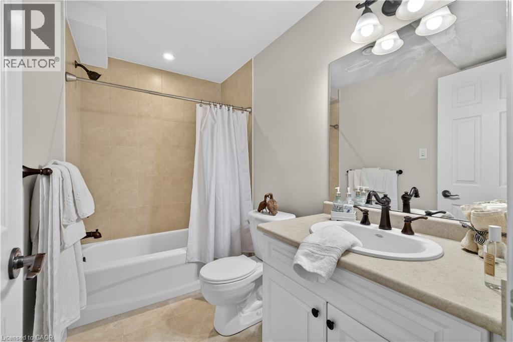3 SIMS ESTATE Place Unit# 11, Kitchener, Ontario, N2A0A5 — Photo 8