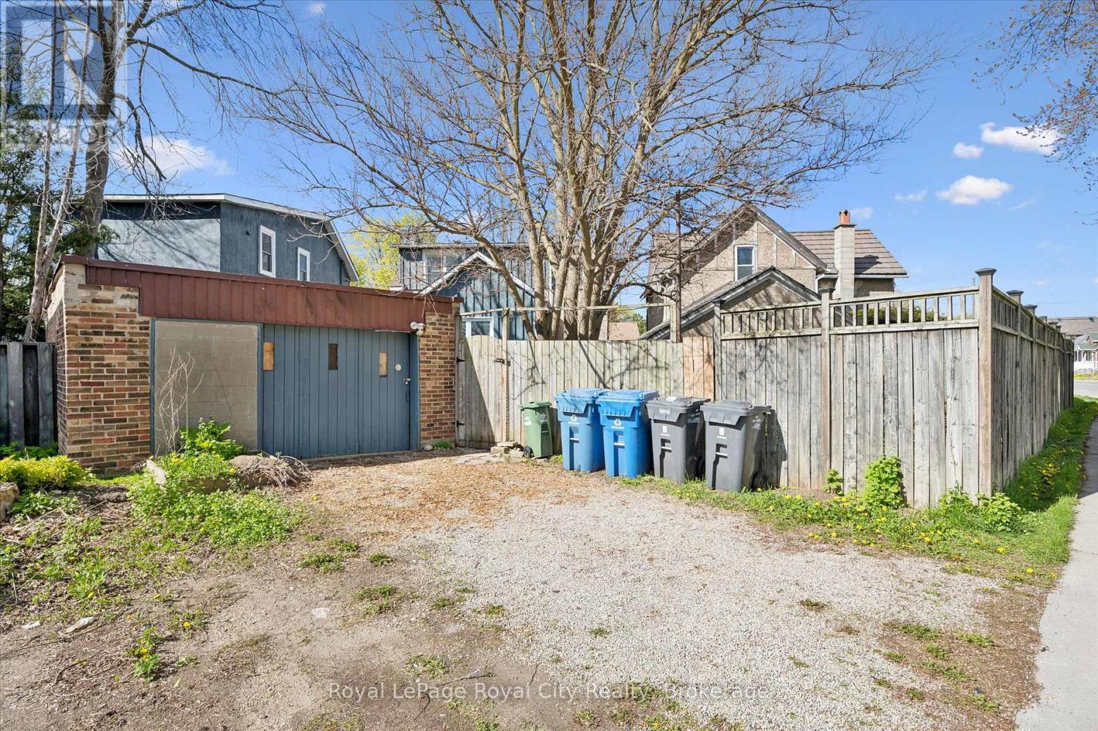 199 NEEVE STREET - 37