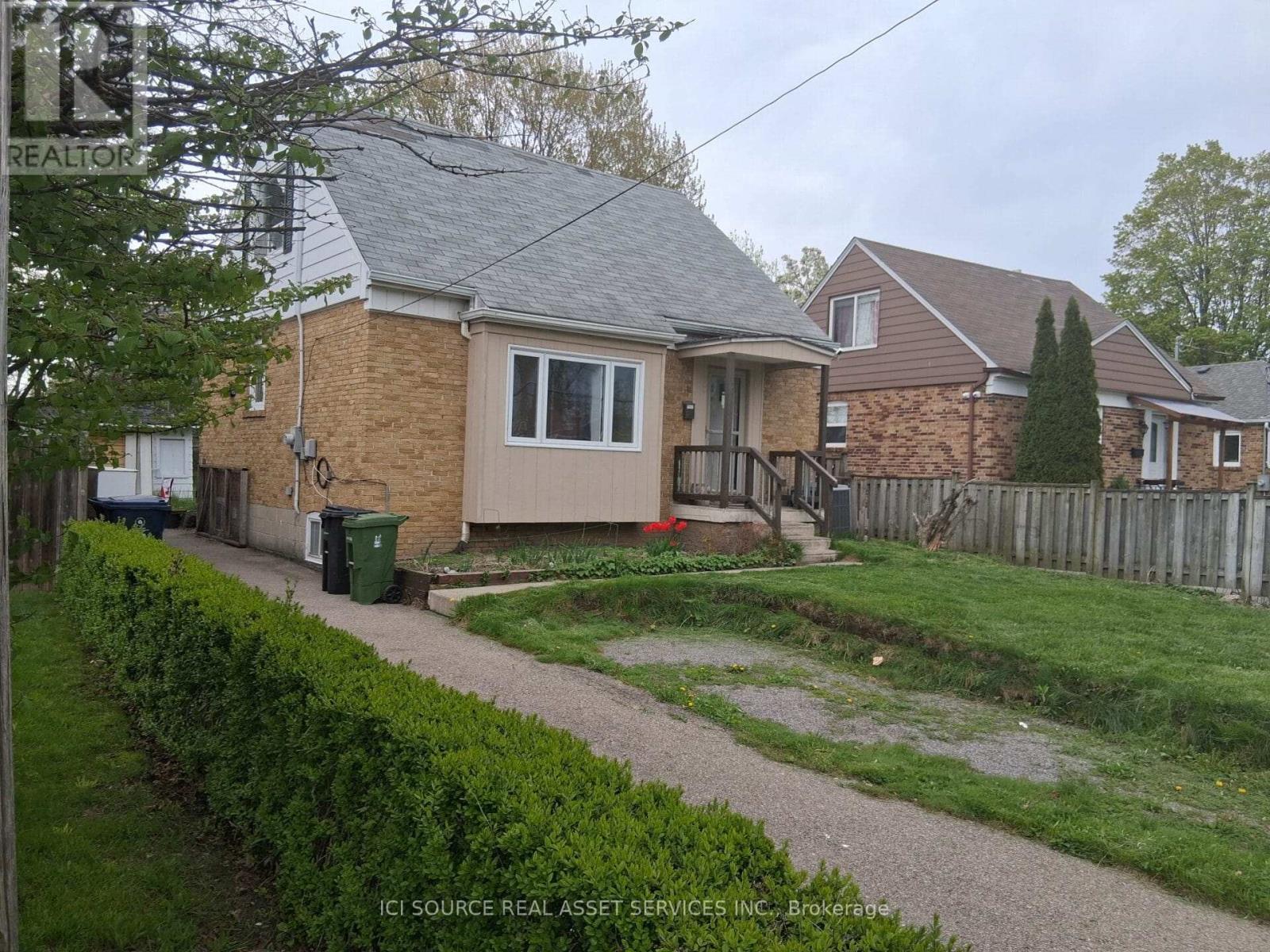 11 ELLINGTON DRIVE - 1