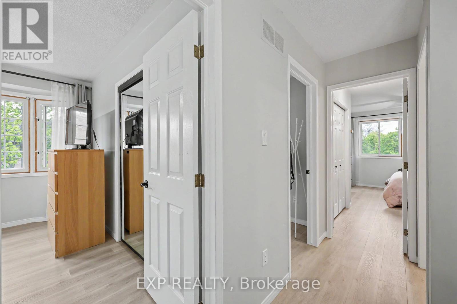 #47 38 ELORA DRIVE - 16