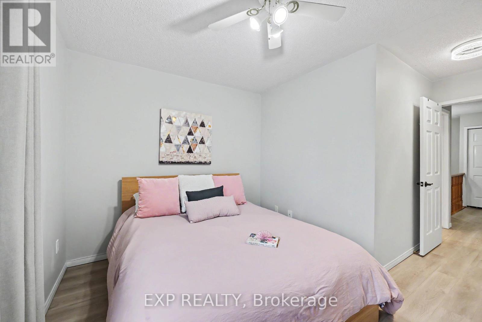 #47 38 ELORA DRIVE - 22