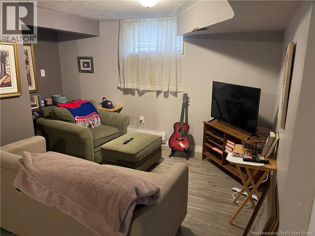 215 Edgett Avenue - 13