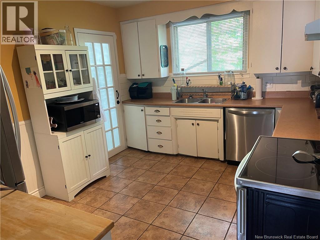 215 Edgett Avenue - 5