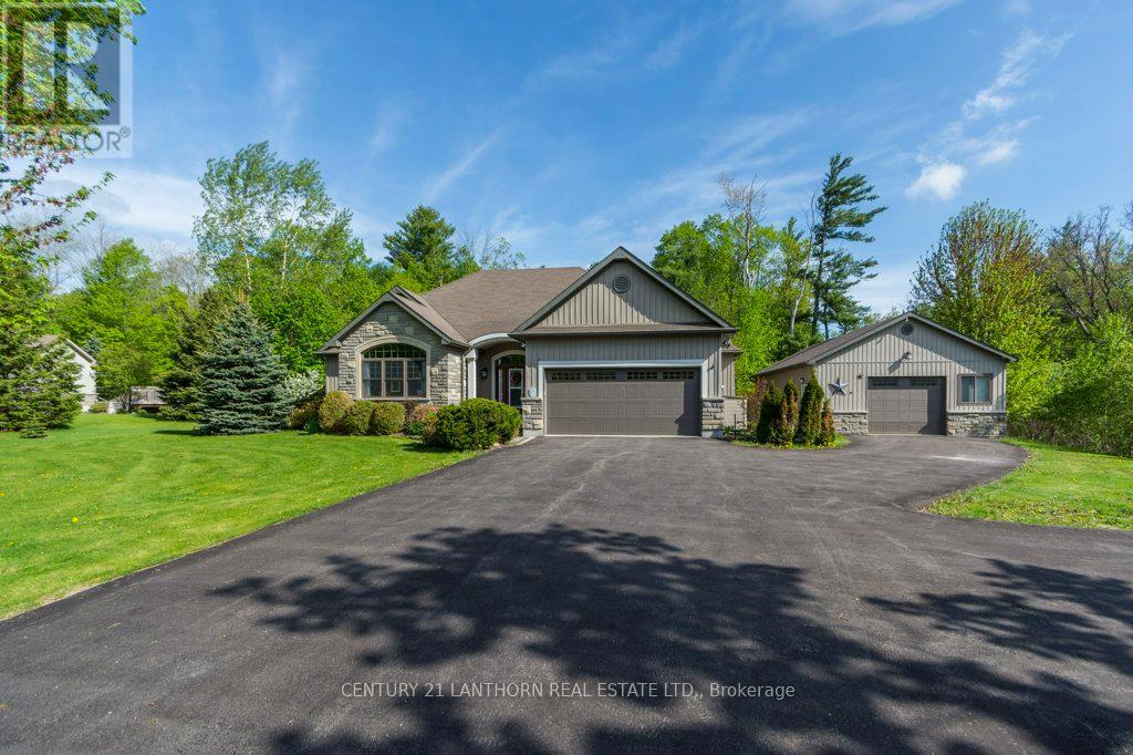 8 GRANDVIEW COURT